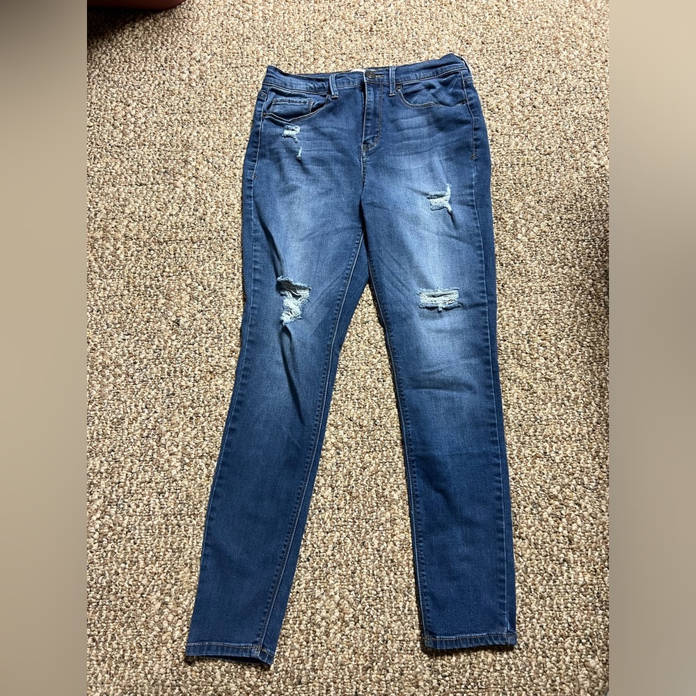 Women’s distressed stretchy skinny jeans